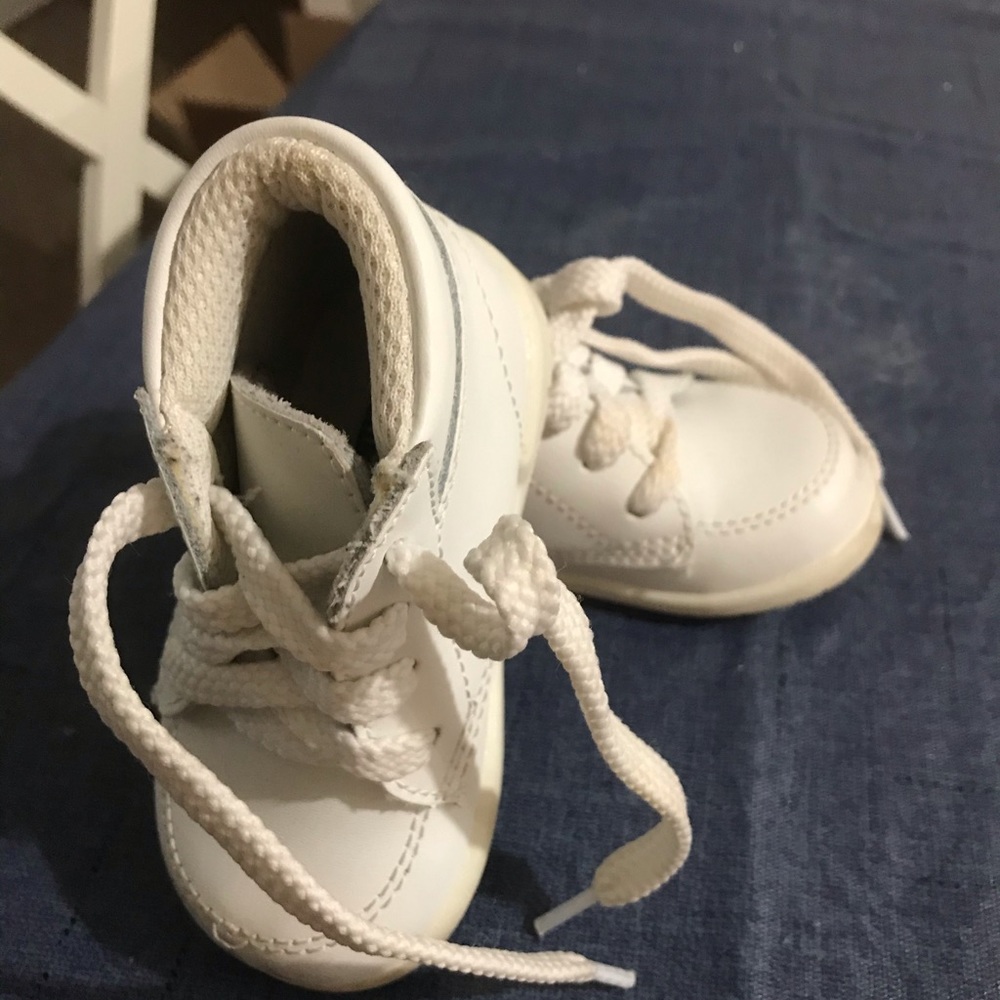 Toddler size 4W walking shoes